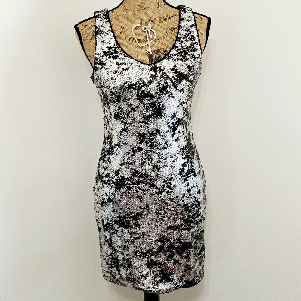 Soprano Silver/black sleeveless metallic sequin dress Med. NWT